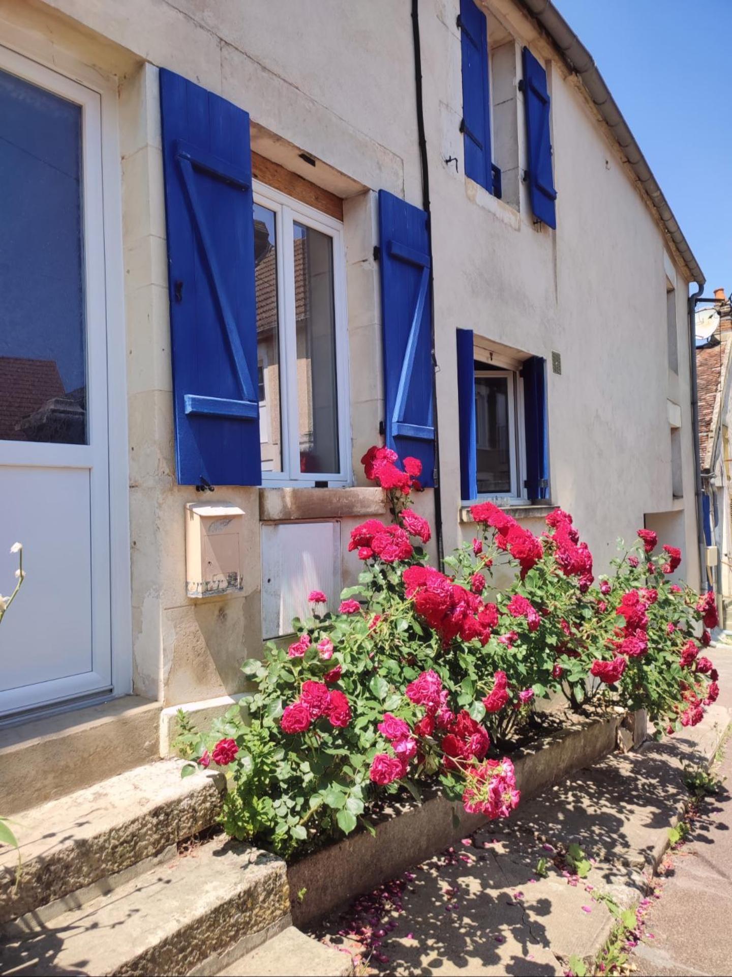 Gite En Plein Coeur Du Vignoble Chablisien Courgis Buitenkant foto